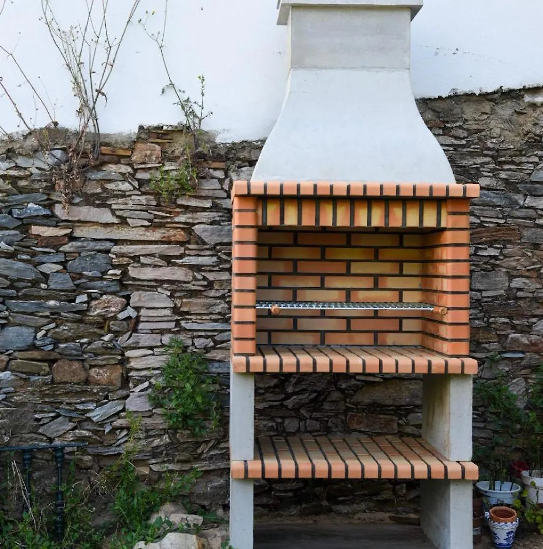 Hospederia De La Corte Casa Rural Con Encanto En La Sierra De Aracena Guest House 0*,